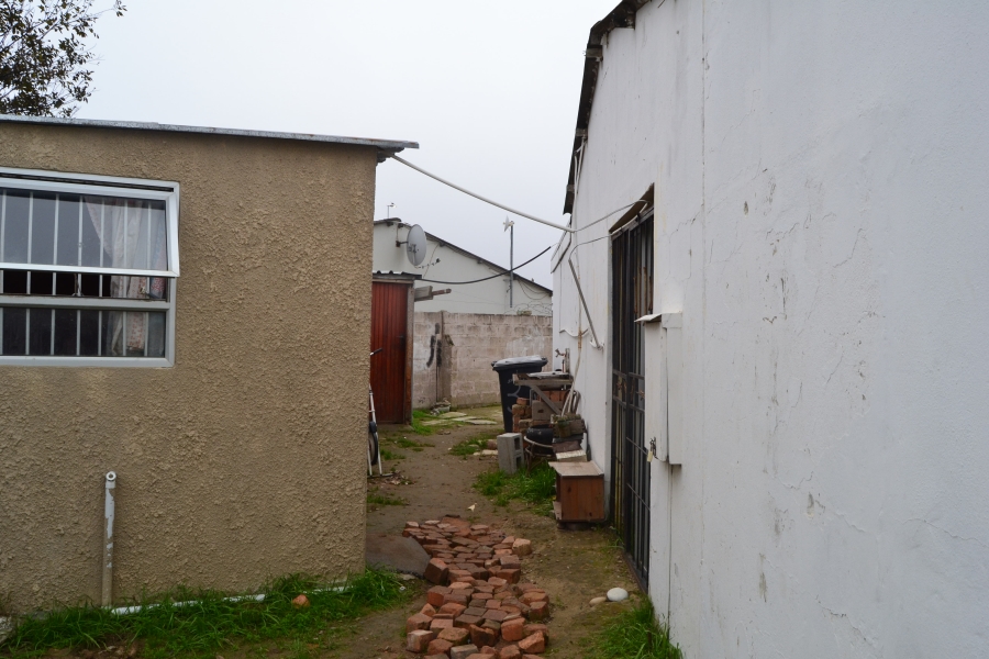2 Bedroom Property for Sale in Gustrouw Western Cape